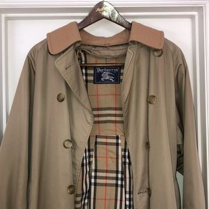 Authentic Burberry Women’s Trench Coat, size regular